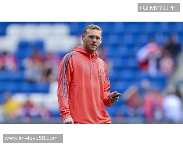 法尔克透露拜仁为门将佩雷茨寻求新租借球队南安普顿表现出浓厚兴趣